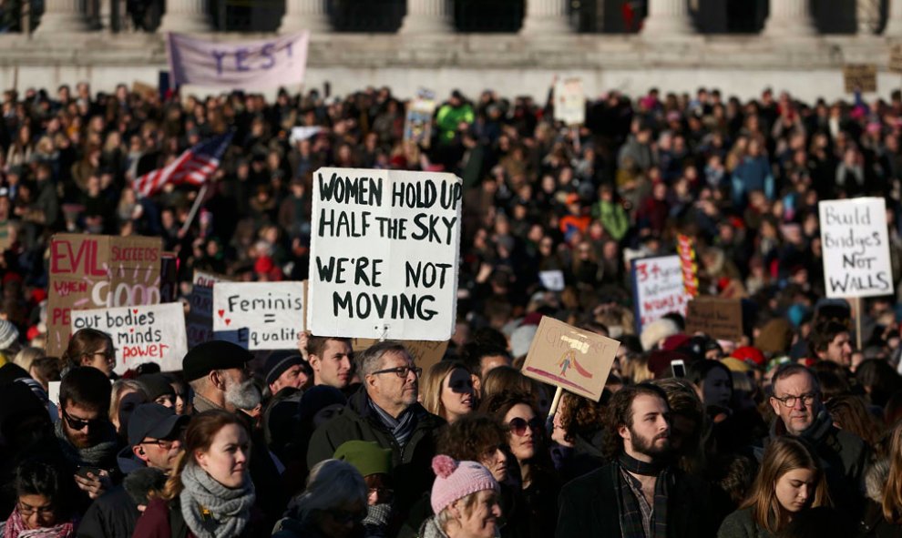 Lirismo e imaginación en Trafalgar Square: 'Las mujeres sostienen la mitad del cielo, no nos movemos'.- REUTERS
