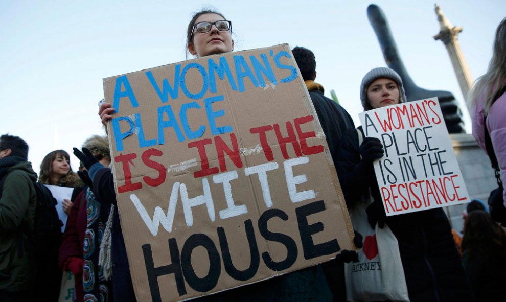 En Londres reclaman una mujer al frente: 'A woman's place is in the White House'.- REUTERS