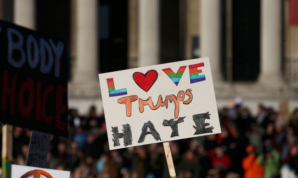 Simple y directo: 'Love Trumps Hate'.- REUTERS
