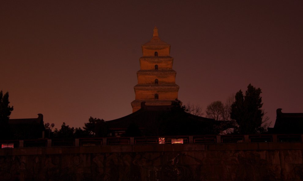 El Gran Pagoda apagado por la Hora del Planeta./REUTERS