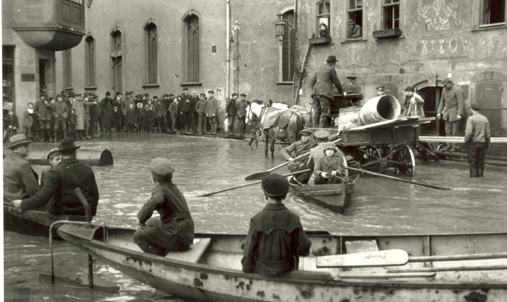 Inundacion en Wetzlar, 1920.-Oskar Barnack