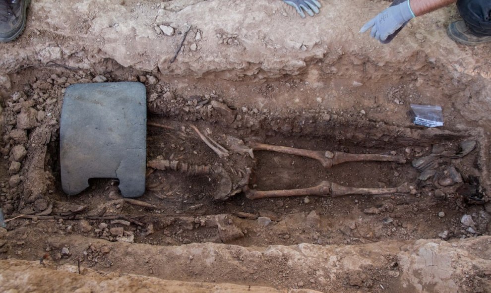 Exhumación de Timoteo Medieta en el cementerio de Guadalajara por orden de la Justicia de Argentina.Óscar Rodríguez, miembro de la ARMH