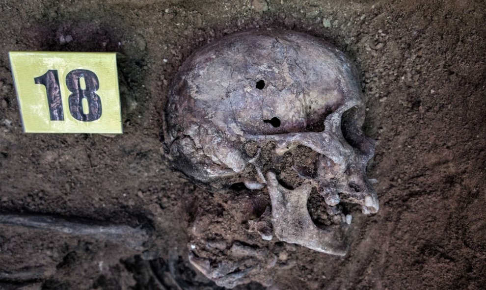 Exhumación de Timoteo Medieta en el cementerio de Guadalajara por orden de la Justicia de Argentina.Óscar Rodríguez, miembro de la ARMH