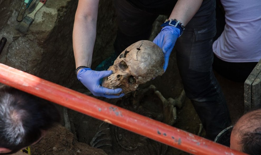 Exhumación de Timoteo Medieta en el cementerio de Guadalajara por orden de la Justicia de Argentina.Óscar Rodríguez, miembro de la ARMH