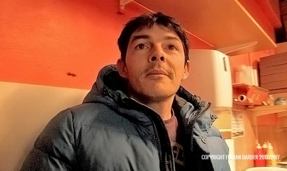 La policía entró en la casa de este inmigrante malagueño -Javier Gómez Torres- sin causa justificada, tal y como contó en su día Público en una crónica./Ferran Barber