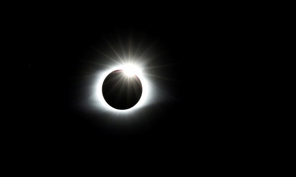 El anillo que forma el eclipse de Sol visto desde el parque nacional de Great Smoky Mountains, en Tennessee (EEUU). REUTERS/Jonathan Ernst