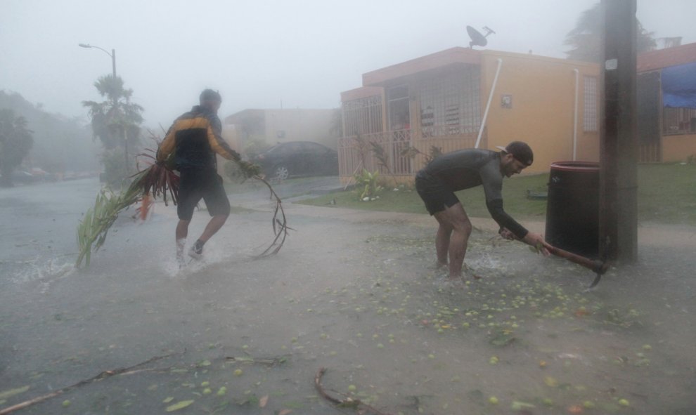 Irma ha sido descrita por meteorólogos como un huracán "potencialmente catastrófico" de categoría 5, Fajardo, Puerto Rico / REUTERS