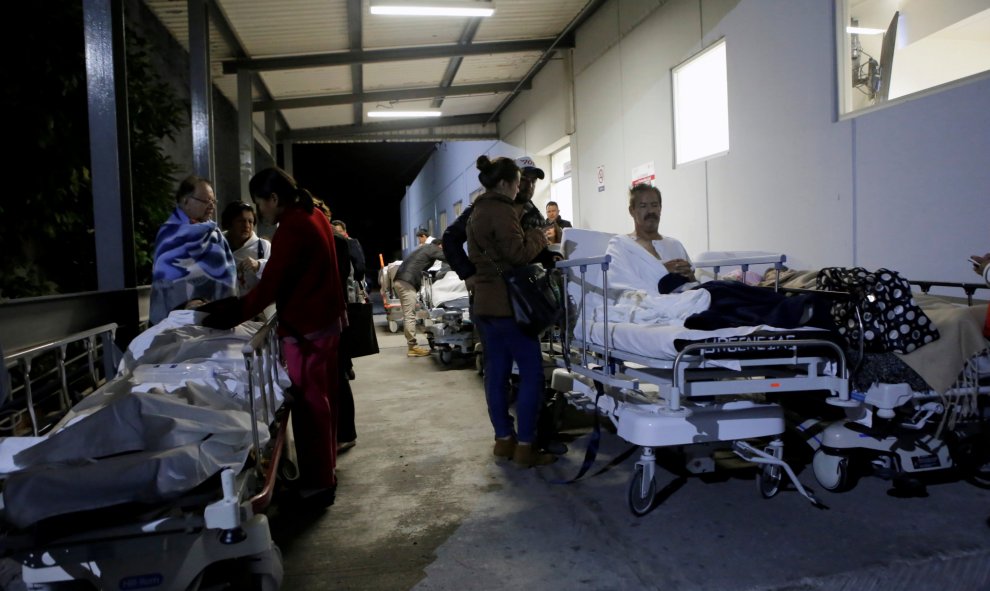 Los primeros heridos por el terremoto de México llegan al hospital. Puebla, (México). REUTERS/Imelda Medina