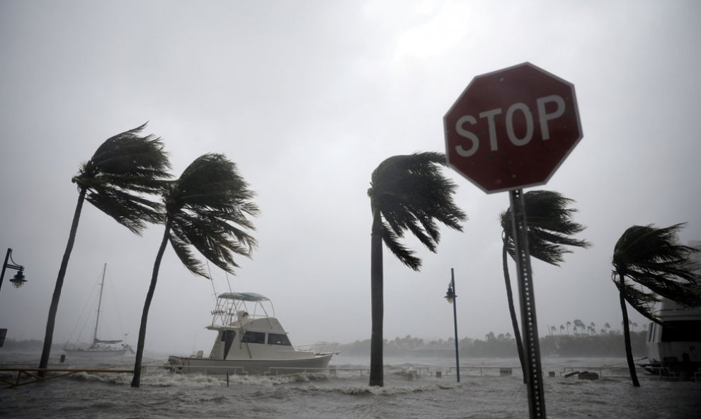 Varias embarcaciones a la deriva al sur de la Florida tras el pasado del huracán.- REUTERS