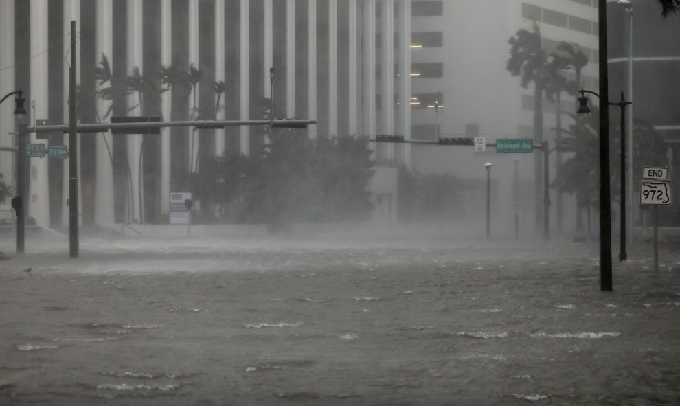 Una calle inundada en Miami. - REUTERS