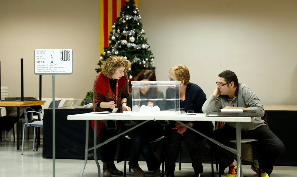 Más de 5,5 millones de catalanes están llamados a las urnas este 21-D. / Reuters
