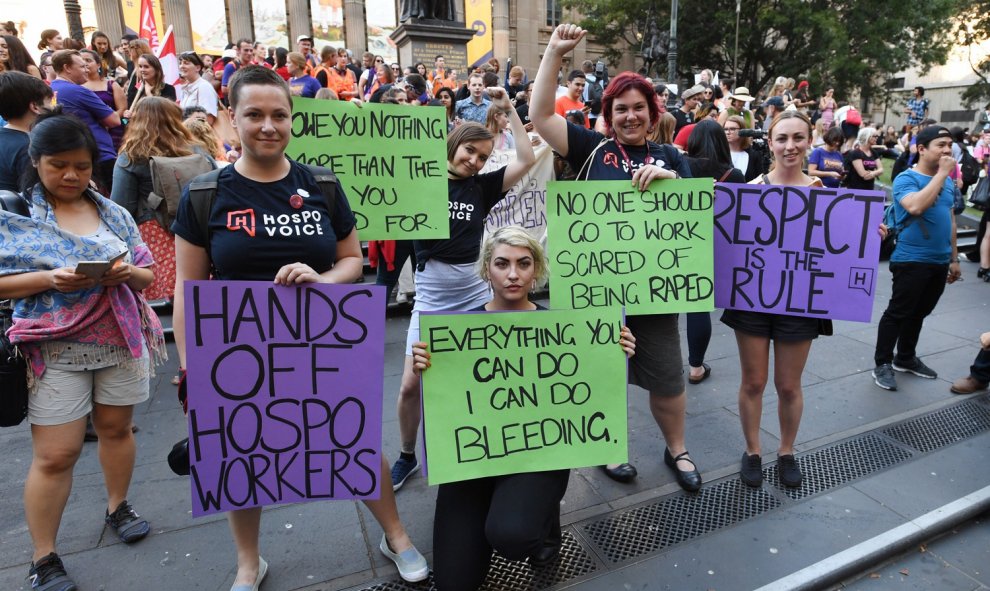 Mujeres participan en una manifestación para conmemorar el Día Internacional de la Mujer en Melbourne (Australia) hoy, jueves 8 de marzo de 2018. . EFE/JOE CASTRO