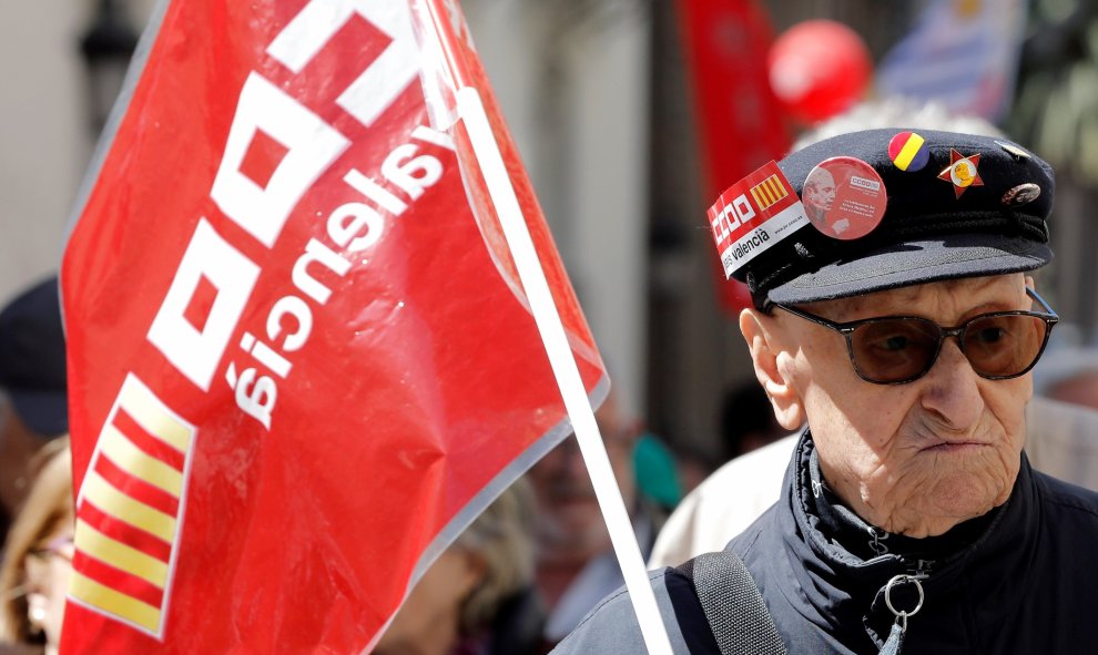 Los sindicatos CCOO PV y UGT-PV celebran el Primero de Mayo con una manifestación bajo el lema "Tiempo de ganar derechos" en igualdad, empleo, salarios y pensiones.EFE/ Juan Carlos Cárdenas