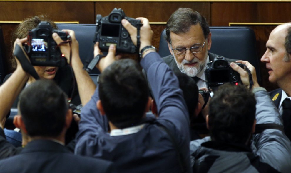 El presidente del gobierno a su llegada al hemiciclo el día que se debate la moción de censura presentada por el PSOE en el Congreso de los Diputados - EFE