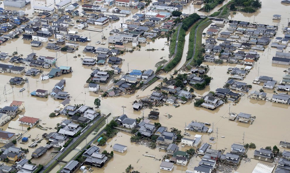 Vista aérea del desastre provocado por las lluvias torrenciales en Japón, concretamente en la localidad de Kurashiki. / Reuters