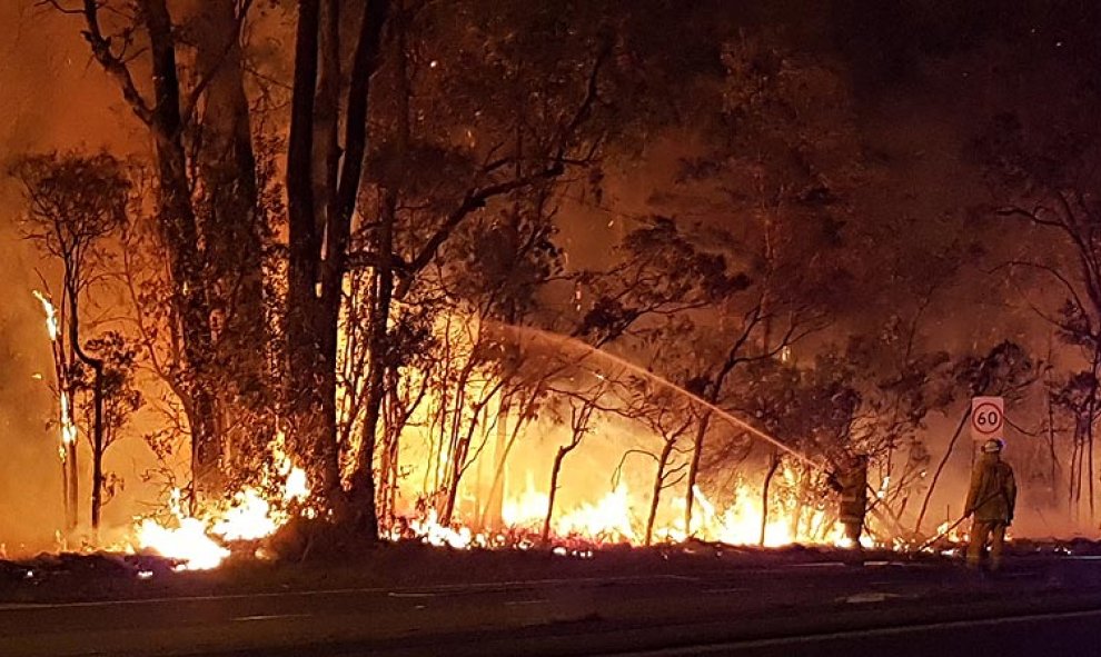 Australia es otro ‘punto caliente’ en cuanto a los incendios, especialmente en zonas remotas pero también en las áreas más pobladas. Los veranos cada vez más calurosos y secos causarán previsiblemente incendios más prolongados, y la expansión urbana hacia