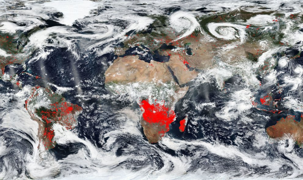 Recientes imágenes de la NASA, que detectan los puntos del planeta en los que se producen incendios, dna una idea de la dimensión de la destrucción que provoca el fuego. Los incendios son, en gran medida, causados por el hombre y si bien ayudan a mejorar