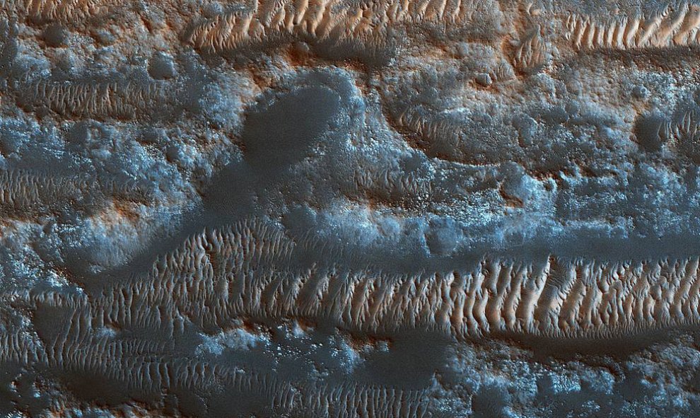 Las arenas movedizas de 'Lobo Vallis', una región de brillantes ondulaciones en la topografía de Marte.- NASA