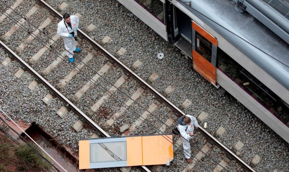 En el tren que ha descarrilado este martes en Vacarisses viajaban 131 personas |  EFE