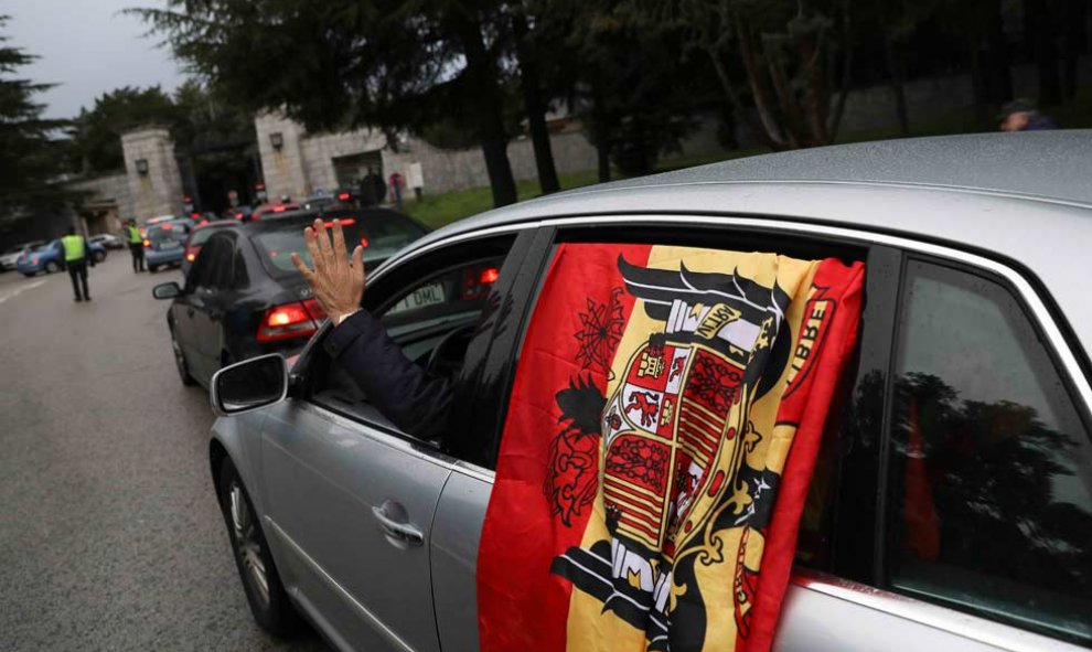 Hubo hasta atascos para entrar en el Valle de los Caídos. (SUSANA VERA | REUTERS)