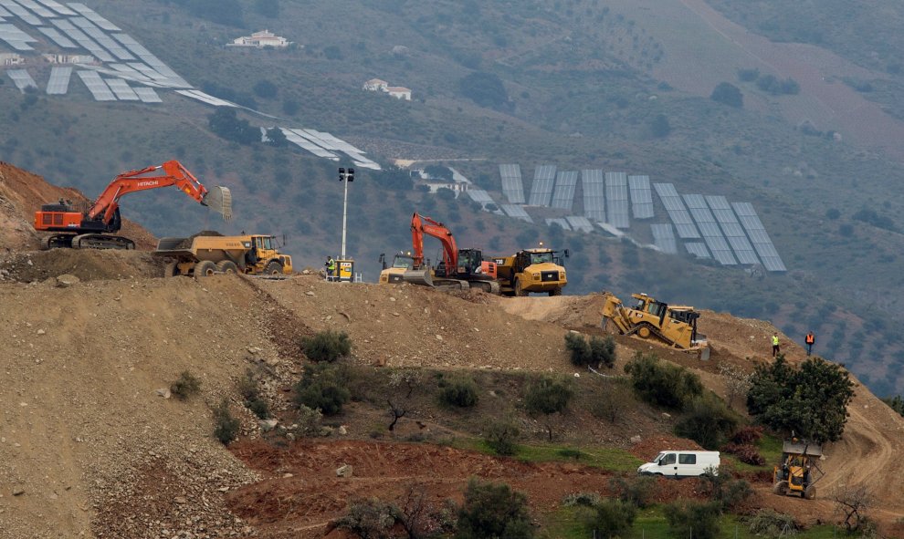 Las máquinas comenzaban a excavar el túnel para llegar hasta el pequeño Julen. EFE/Daniel Pérez