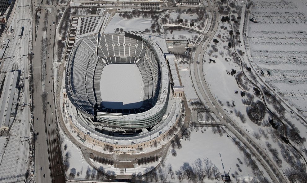 La nieve y el hielo cubren el estadio Soldier Field en Chicago (Illinois), el 31 de enero de 2019 | AFP/Scott Olson