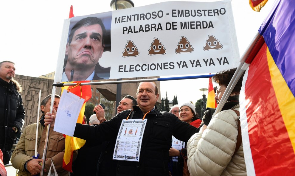 Manifestantes en Colón. Fernando Villar (EFE)