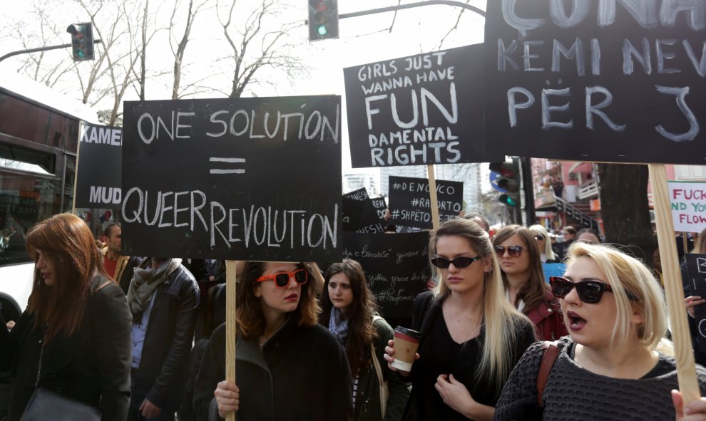 Activistas feministas en Tirana, Albania. REUTERS/Florion Goga