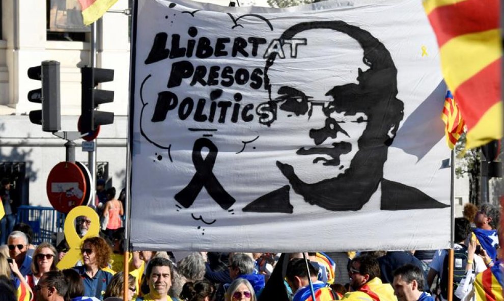 Manifestación que bajo los lemas "Autodeterminación no es delito" y "Democracia es decidir" ha sido convocada por más de sesenta colectivos sociales, organizaciones del 15M, entidades republicanas y antifascistas, además de ANC y Òmniun Cultural, este sá