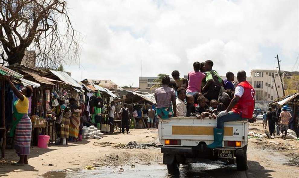 Llegada de supervivientes del ciclón Idai a un centro de evacuación en Beira, Mozambique. EFE