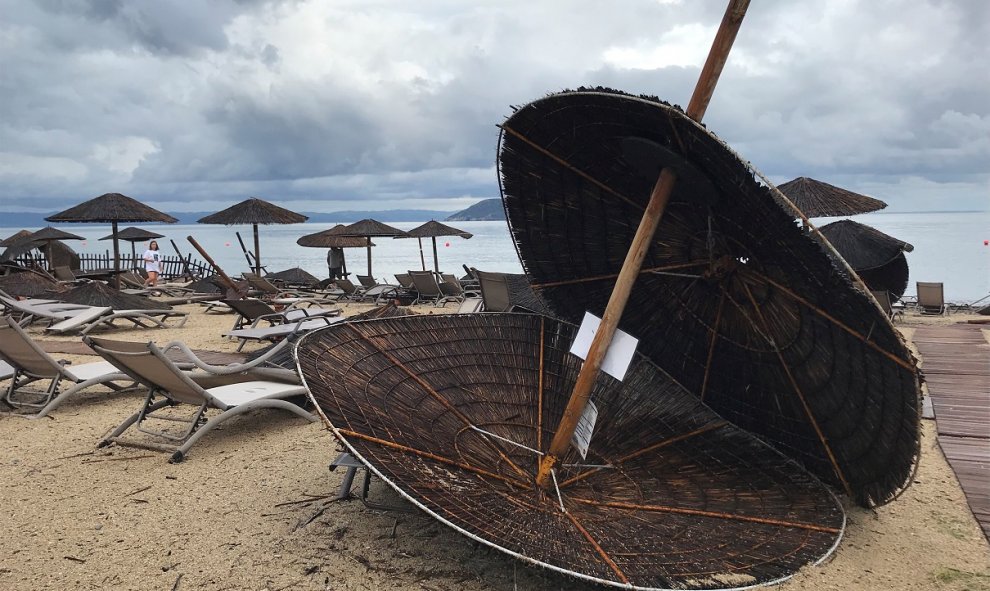 Daños en la playa en Porto Carras, Halkidki, Grecia.REUTERS/Iona Serrapica