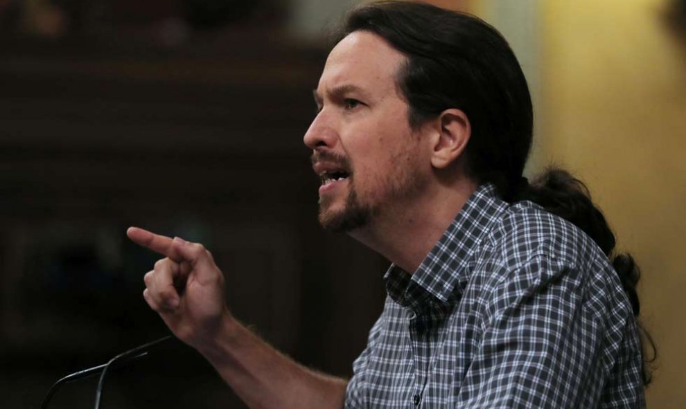 Pablo Iglesias interviene en la tribuna del Congreso. (SERGIO PÉREZ | REUTERS)