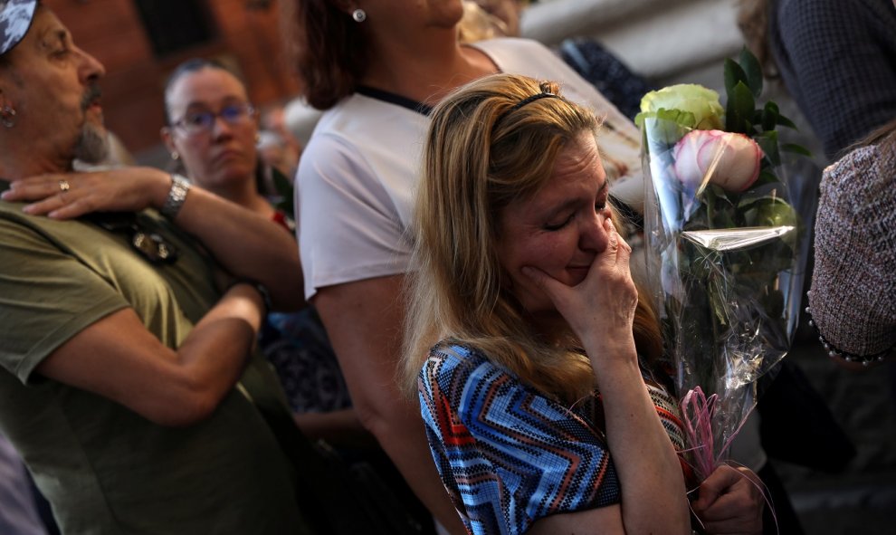 09/09/2019 - Una fan se muestra afectada por el fallecimiento del músico. / REUTERS - SUSANA VERA