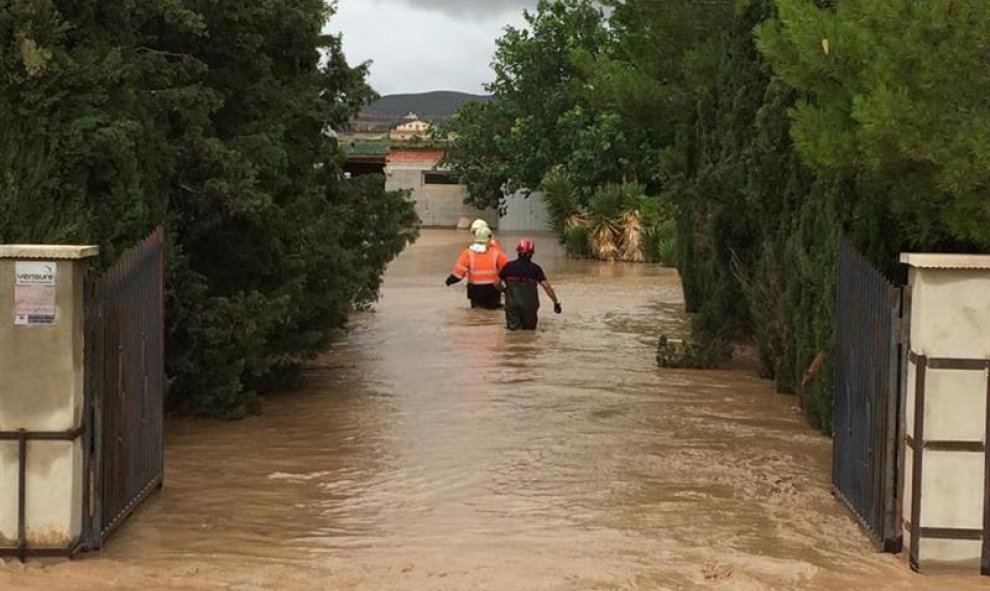 12/09/2019.- Fotografía facilitada por la Diputación de Albacete de las inundaciones en la localidad albaceteña de Caudete, en Castilla-La Mancha, este jueves, tras el paso de la Gota Fría por la región. El fenómeno atmosférico ha acabado con la vida de d