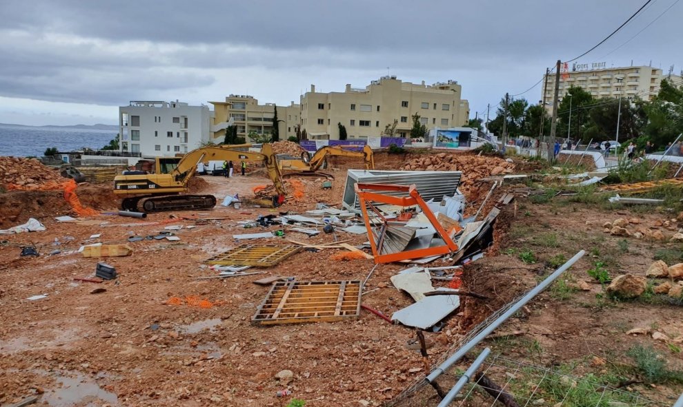 22/10/2019.-  En Sant Antoni se ha levantado del suelo una caseta de obra esta jornada de climatología adversa a causa de la Depresión en Niveles Altos (DANA) que envuelve a Baleares. EFE/Ayuntamiento de Sant Antoni de Portmany