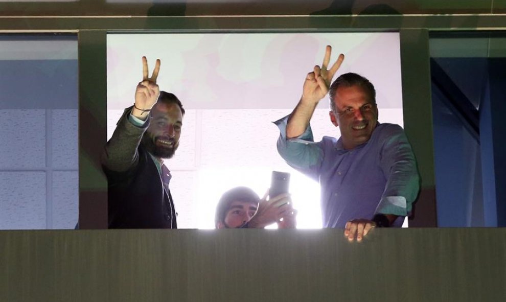 Santiago Abascal y Javier Ortega Smith celebran el resultado electoral en la sede de Vox./ Javier Lizón (EFE)
