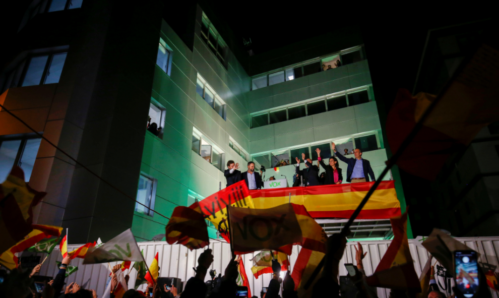 Celebración en la sede de Vox, después de que la formación de extrema derecha se convirtiera en la tercera fuerza política del país./ Susana Vera (Reuters)