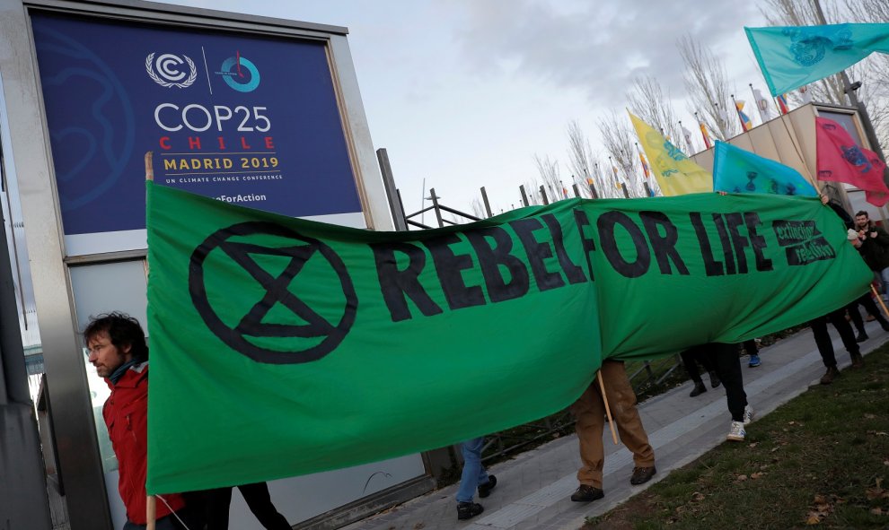 Acto de Extinction Rebellion en la Cumbre del Clima. / REUTERS - JUAN MEDINA