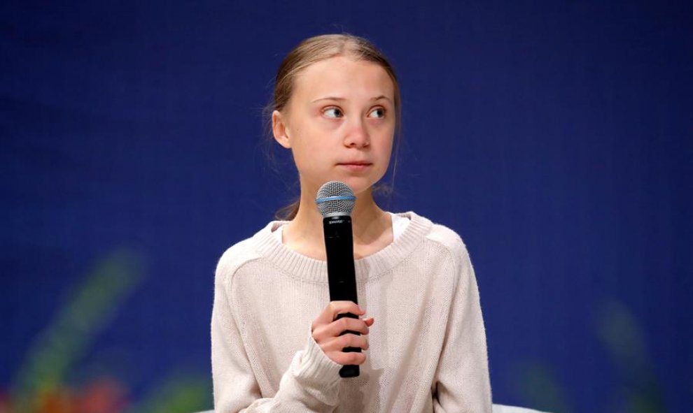 La joven activista medioambiental sueca Greta Thunberg (c), da un discurso durante su participación en un encuentro con científicos para concienciar a los ciudadanos sobre la emergencia climática desde los argumento de la ciencia, este martes, en el ámbit