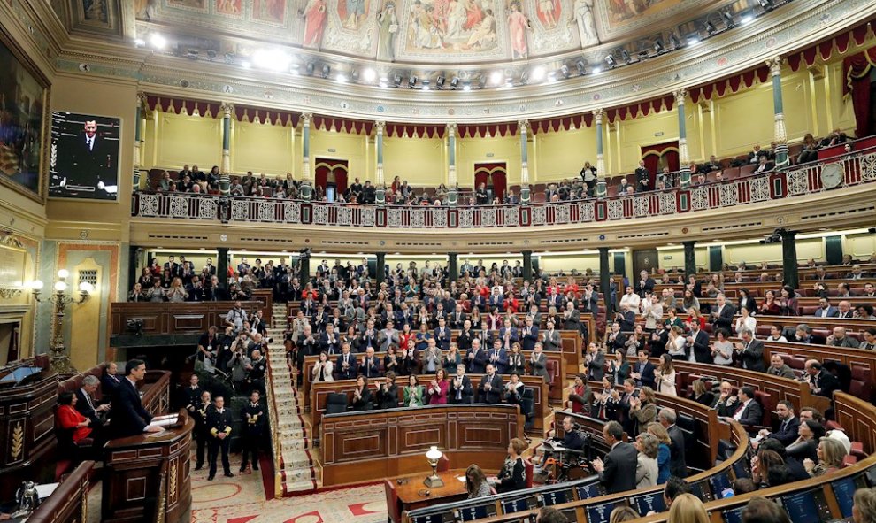 El presidente del Gobierno en funciones, Pedro Sánchez,en el Congreso de los Diputados durante su intervención en la primera jornada de su investidura como presidente del Gobierno. EFE/Emilio Naranjo