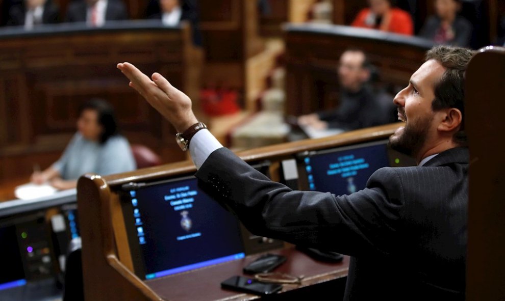 Pablo Casado, secretario general del PP, este domingo en el Congreso de los Diputados durante la segunda jornada del debate de investidura de Pedro Sánchez como presidente del Gobierno. EFE/Juan Carlos Hidalgo