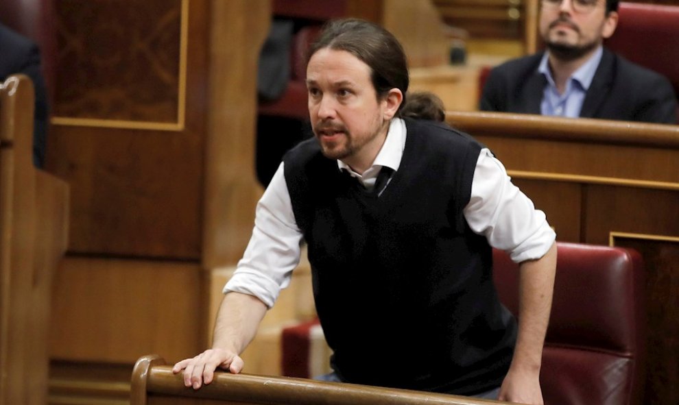 Pablo Iglesias, líder de Unidas Podemos, vota durante la segunda jornada del debate de investidura de Pedro Sánchez como presidente del Gobierno este domingo en el Congreso de los Diputados. EFE/Juan Carlos Hidalgo