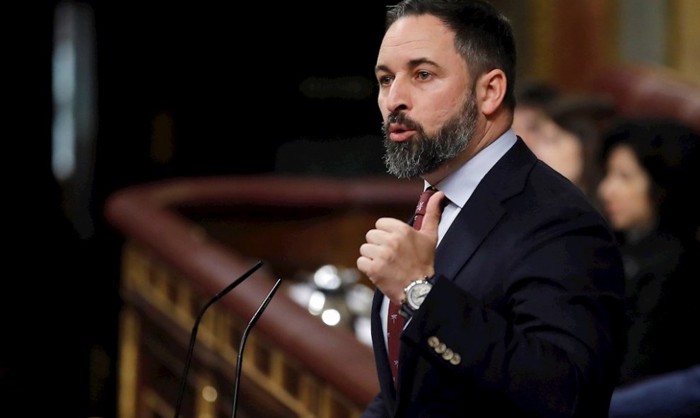 El líder del Vox, Santiago Abascal, durante su intervención este martes en el Congreso donde se celebra la segunda y definitiva votación para investir presidente del Gobierno al candidato socialista, Pedro Sánchez. EFE/Juan Carlos Hidalgo