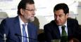 El presidente del PP andaluz, Juan Manuel Moreno (derecha), junto al presidente del Gobierno, Mariano Rajoy, momentos antes de pronunciar hoy una conferencia en un desayuno informativo. (EFE/ CHEMA MOYA)