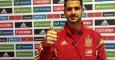 Vitolo posa con el chandal de la selección española.