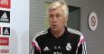 Ancelotti llega a la rueda de prensa en Valdebebas. /EFE