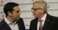 Jean Claude Juncker, presidente de la Comisión Europea, conversa con el primer ministro griego Alexis Tsipras. EFE