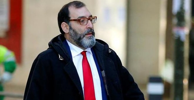 El juez central de instrucción 6, Eloy Velasco, a su llegada a la Audiencia Nacional para tomar declaración a Ignacio Iglesias, imputado en la trama Púnica como supuesto testaferro de Francisco Granados. EFE/Chema Moya