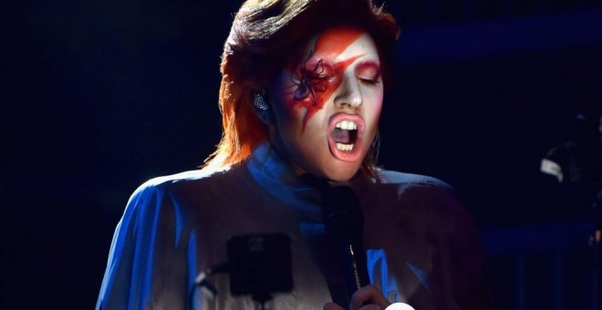 Lady Gaga, durante su homenaje a David Bowie en la gala de los Grammy. AFP