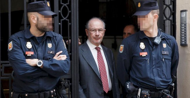 Rodrigo Rato, a la salida de su despacho tras el registro realizado por Hacienda en abril de 2015. REUTERS/Andrea Comas